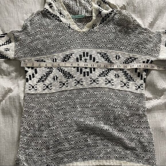 Maurices Knit Hoodie Black & White Lightweight Hoodie Tribal Print Size S - Picture 7 of 8
